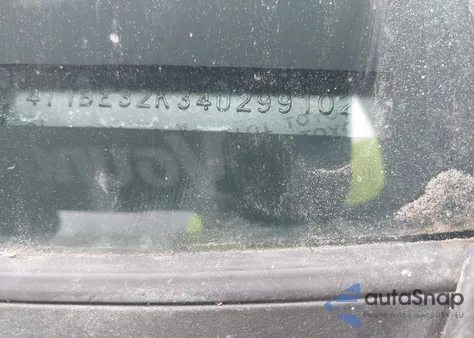 2004 Toyota Camry Le z USA, uszkodzony, nr VIN 4T1BE32K34U299102